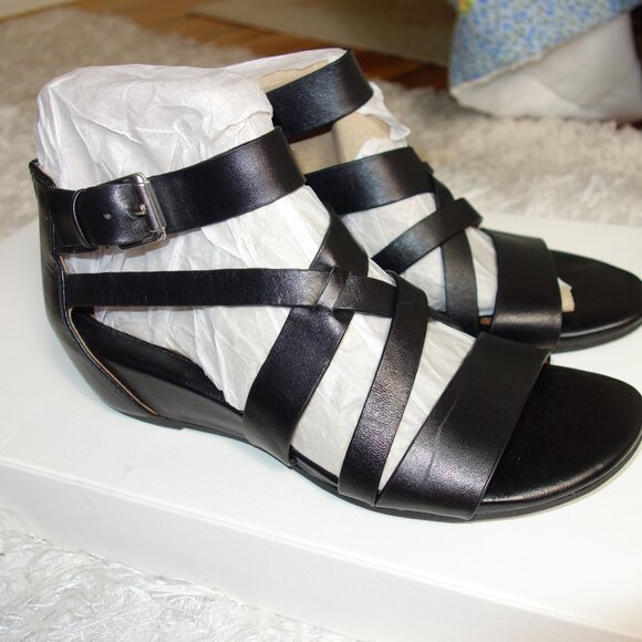 Sofft Women's Ankle Strap Gladiator Buckle Sandals Black Leather - Picture 6 of 9